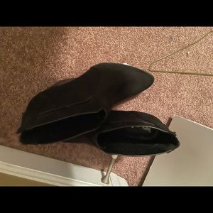 I’m a small business owner and I’m trying to sell my products on poshmark